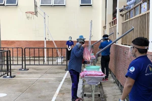 Các điểm nhận gạo miễn phí từ 'ATM gạo' ở TP.HCM