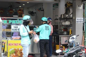 Cần sớm chích vaccine ngừa COVID-19 cho các shipper