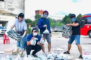 Ấm lòng với món quà tiếp sức chống dịch từ vùng biển Ninh Thuận