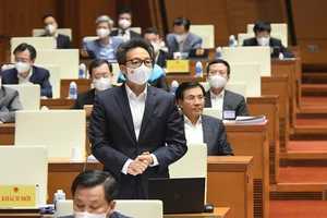 Phó Thủ tướng Vũ Đức Đam tại phiên chất vấn. Ảnh: CTV