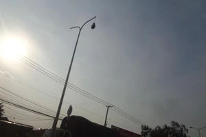 Mối nguy hiểm 'treo' lủng lẳng trên đầu