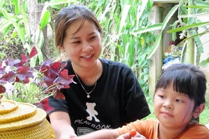 Lễ 30-4: Nhiều người trẻ chọn niềm vui đoàn tụ gia đình 