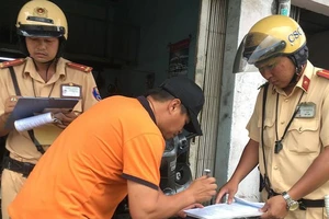 Chậm nộp phạt vi phạm giao thông bao lâu bị coi là quá hạn?