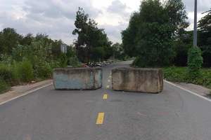 Nguy hiểm những khối bê tông chắn đường