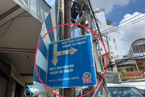 TP.HCM: Nhiều biển báo giao thông hỏng, người đi đường vất vả 
