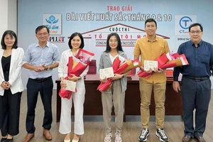 Lễ trao giải Bài viết xuất sắc tháng 9 và tháng 10 của cuộc thi “Tổ ấm tôi mơ”. Ảnh: HUỲNH THƠ