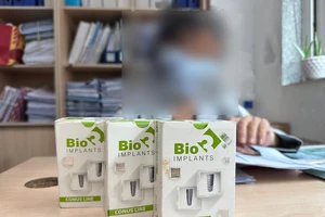 Nha khoa cấy nhầm trụ răng cho khách hàng