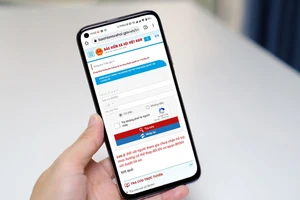 Cơ quan Bảo hiểm xã hội khuyến khích người nhận các chế độ BHXH, trợ cấp thất nghiệp qua phương tiện thanh toán không dùng tiền mặt. Ảnh: MINH HOÀNG