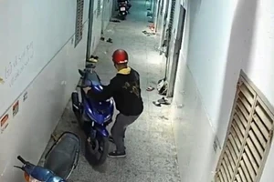 Công an khuyến cáo: Đi chơi dịp nghỉ lễ không nên chụp ảnh 'khoe' Facebook