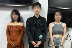 Nhóm 'sugar baby' gài bẫy trả thù 'bố đường'