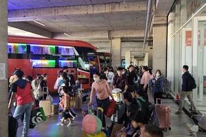 Người dân bắt đầu quay trở lại TP.HCM sau kỳ nghỉ Tết