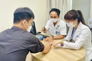 TP.HCM: Nhiều người nhập viện vì nắng nóng gay gắt