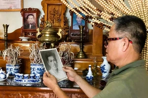 Niềm vui vỡ òa của người con liệt sĩ khi đón bố trở về quê hương