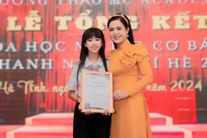 Cảm động nữ sinh THCS viết thư tay xin học bổng cho bạn đến trường 