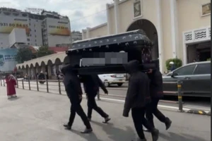 Chiêu trò quảng cáo: Sáng tạo tới mức...khiêng quan tài là thua rồi! 