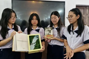 Ấn tượng sách về Bác Hồ do học sinh Trường THPT chuyên Trần Đại Nghĩa thiết kế