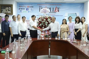 Bộ Y tế đến thăm và chúc mừng Báo Pháp Luật TP.HCM 