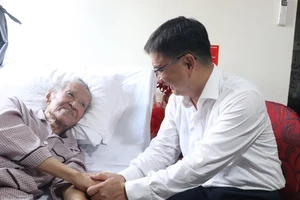 Thăm và tri ân nhạc sĩ Trần Long Ẩn, NSƯT Phi Yến