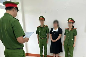 Nhận làm dịch vụ hồ sơ đất đai rồi tự ý bán nhiều thửa đất của khách 