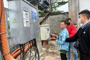 Trộm dây điện các trạm biến áp để bán lấy tiền đánh bạc