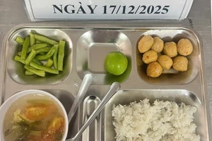 Trường THPT Trưng Vương phản hồi về bài đăng suất ăn bán trú lèo tèo trên mạng