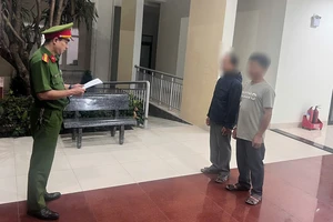 Hành vi đồi bại của 2 người đàn ông cùng 53 tuổi với bé gái 13 tuổi