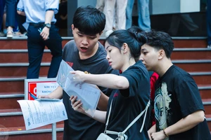 Hơn 137.000 thí sinh bắt đầu cuộc đua tranh suất vào 102 trường đại học 