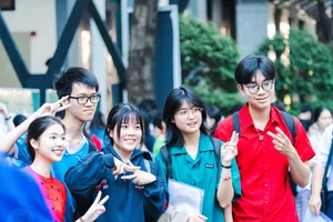 Hơn 137.000 thí sinh bắt đầu cuộc đua tranh suất vào 102 trường đại học 