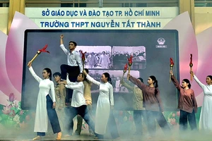 Nam sinh lớp 10 hoá thân người thanh niên Nguyễn Tất Thành gây ấn tượng