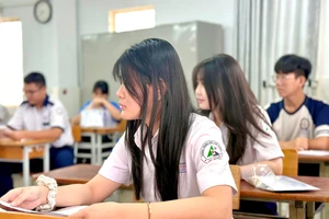 Đề Tiếng Anh thi lớp 10 bị mất chữ: Sở GD&ĐT TP.HCM xử lý ra sao?