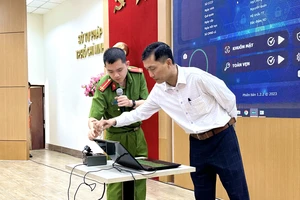 Cục Cảnh sát quản lý hành chính về trật tự xã hội hướng dẫn phân biệt VNeID, CCCD thật - giả