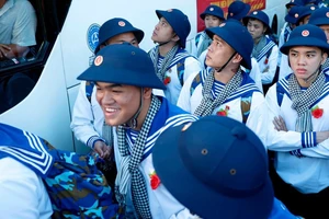 Anh chị em sinh đôi có phải đăng ký đi nghĩa vụ quân sự cùng lúc?