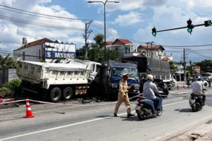 Xe ben vượt ẩu gây tai nạn: “Cần xử lý triệt để”