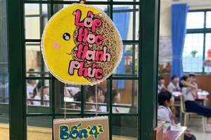 Thầy giáo trẻ với giờ học hạnh phúc 