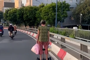 Xe điện cân bằng, scooter tràn xuống đường: Nguy hiểm và sẽ bị phạt