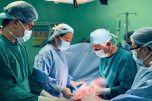 Từ 1-10, cấp giấy chứng sinh cho trẻ sinh ra do mang thai hộ thế nào?