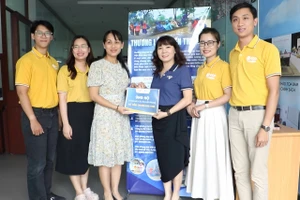 Bạn đọc Báo Pháp Luật TP.HCM cùng hướng về miền Trung ruột thịt