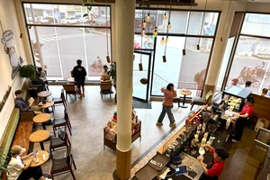 Góc nhìn pháp lý việc các chuỗi F&B tạm dừng phục vụ một số đồ uống từ vụ đồ hộp Hạ Long