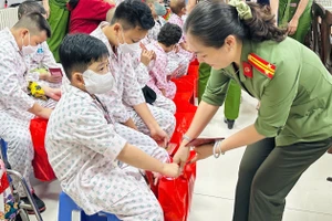 Công an phường Phước Long tổ chức nhiều hoạt động chăm lo Tết cho người dân