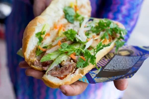 Vì sao bánh mì Sài Gòn lên báo Mỹ?