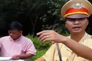 Audio: CSGT nhờ người ngoài ‘giúp việc’