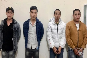 Nhóm người chuyên dàn cảnh cướp giật ở các tiệm tạp hóa bị bắt