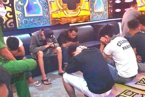 Các thanh niên sử dụng ma túy ở quán karaoke bị bắt giữ