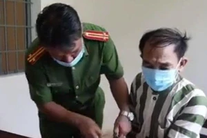 Thiếu tiền trả lương, giám đốc đặt mua sổ hồng giả để lừa 2,5 tỉ đồng