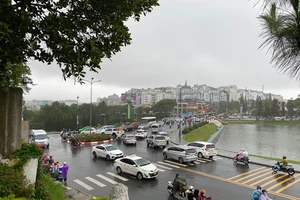 Ảnh hưởng của áp thấp nhiệt đới, Đà Lạt vắng khách trong ngày đầu nghỉ lễ