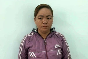 Lừa đón cháu bé 7 tuổi để lấy vòng vàng