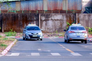 Nhiều tỉnh thành tạm ngưng sát hạch lái xe ô tô