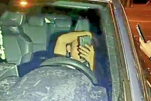 Đề nghị kiểm điểm cán bộ địa chính say rượu, giật giấy tờ từ tay CSGT