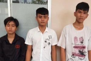 Va chạm giao thông, 3 thanh niên xách dao chém người