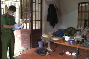 Công an huyện Bảo Lâm vận động người dân giao nộp hàng trăm vũ khí, vật liệu nổ